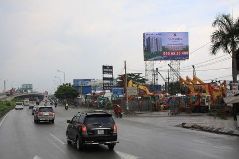 Trụ Pa nô quảng cáo trên quốc lộ 1A tại cầu vượt Tân Vạn, TX Dĩ An, Tỉnh Bình Dương