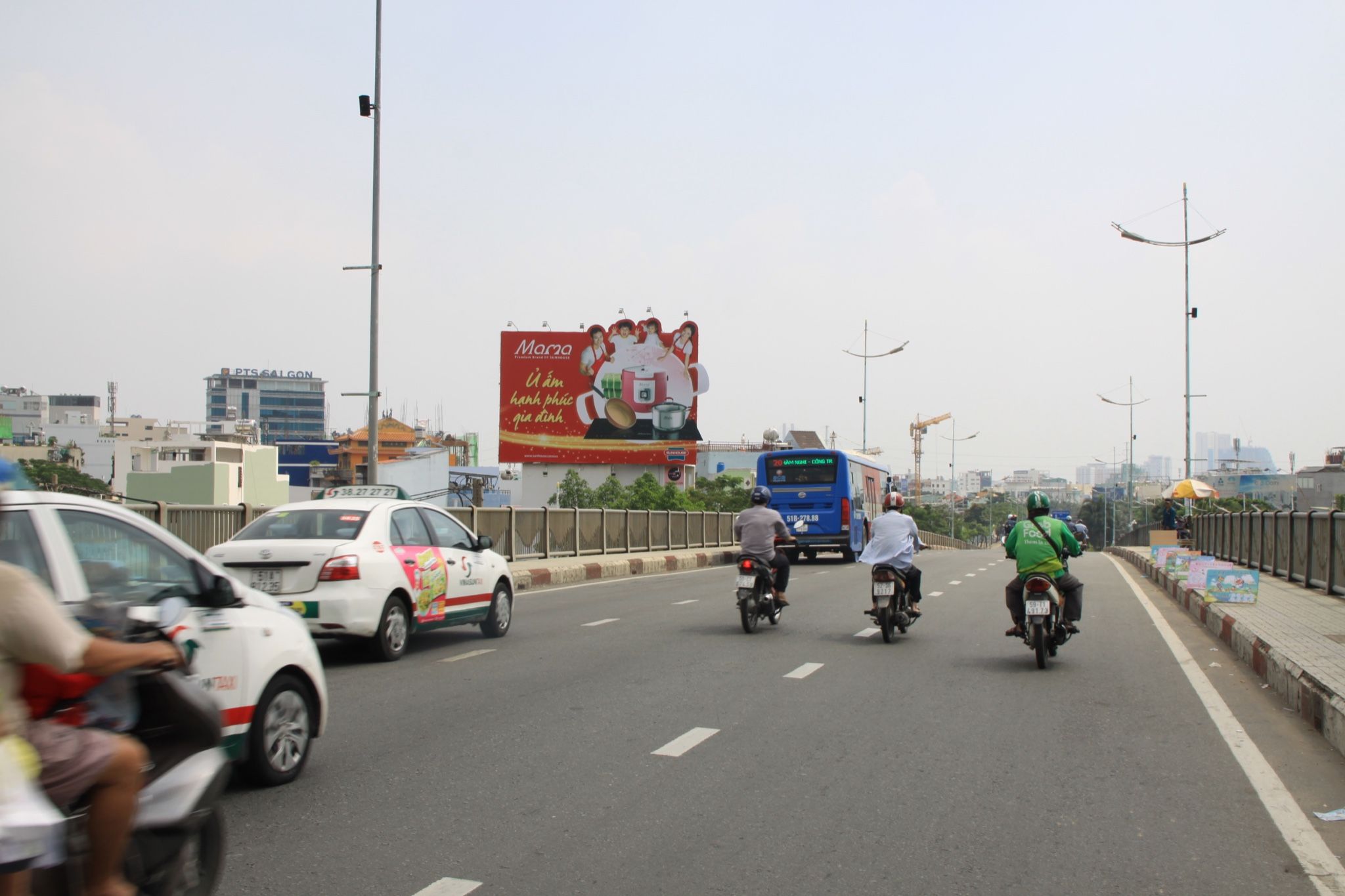 Bảng quảng cáo trên cầu Tân Thuận 2, Phường Tân Thuận Tây, quận 7, Tp. Hồ Chí Minh