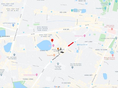 Bảng quảng cáo ngã ba Giảng Võ – Trần Huy Liệu, Q. Ba Đình, Hà Nội