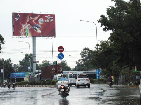 Trụ Pa nô tại ngã ba Trảng Bàng quốc lộ 22 - DT782 Khu phố Lộc Thành, huyện Trảng Bàng