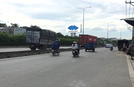 Trụ Pa nô độc lập nằm trên đoạn cong quốc lộ 1A, An Phú Đông