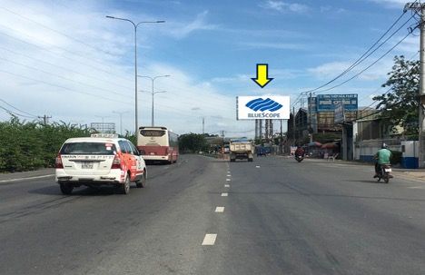 Trụ Pa nô độc lập nằm trên đoạn cong quốc lộ 1A, An Phú Đông