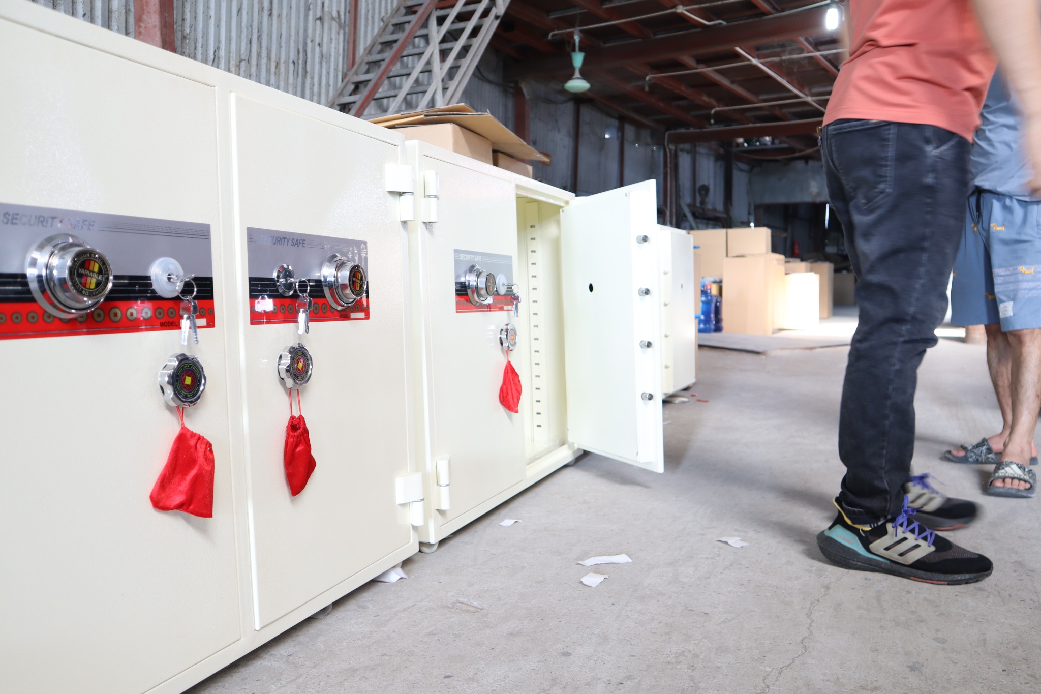 Tủ hồ sơ hàng đặt cao cấp cho cơ quan công ty, tiệm vàng, văn phòng