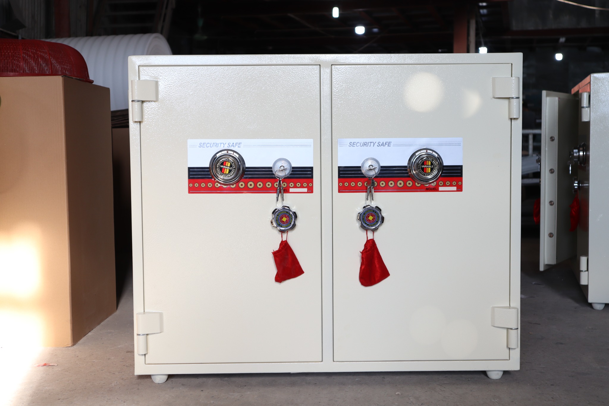 Tủ hồ sơ hàng đặt cao cấp cho cơ quan công ty, tiệm vàng, văn phòng