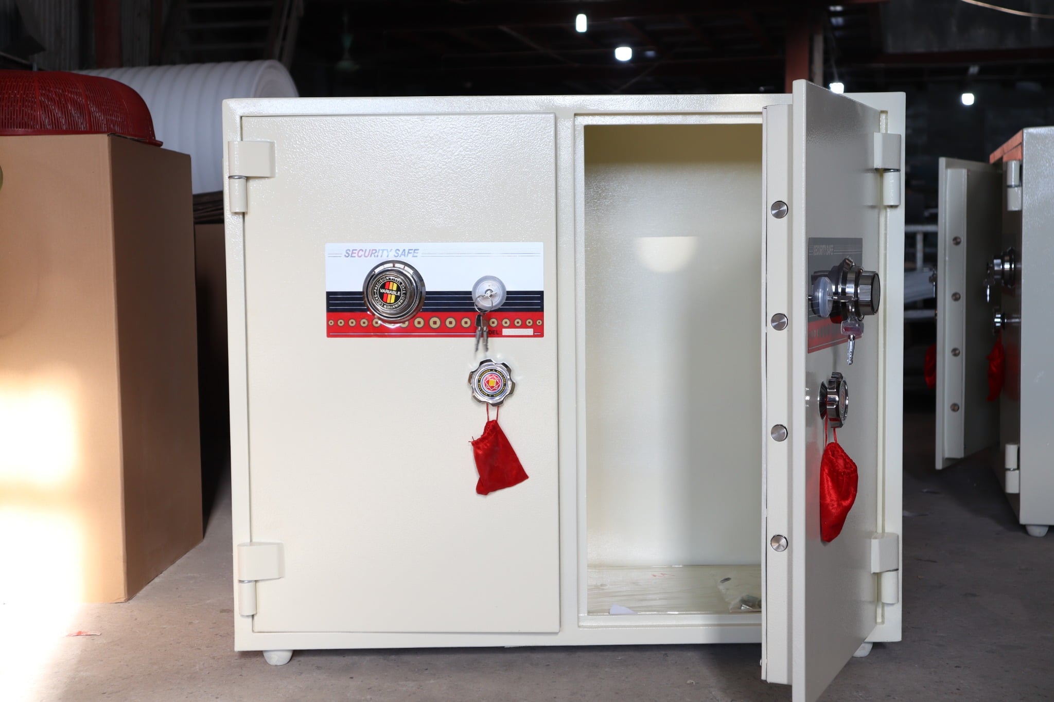 Tủ hồ sơ hàng đặt cao cấp cho cơ quan công ty, tiệm vàng, văn phòng