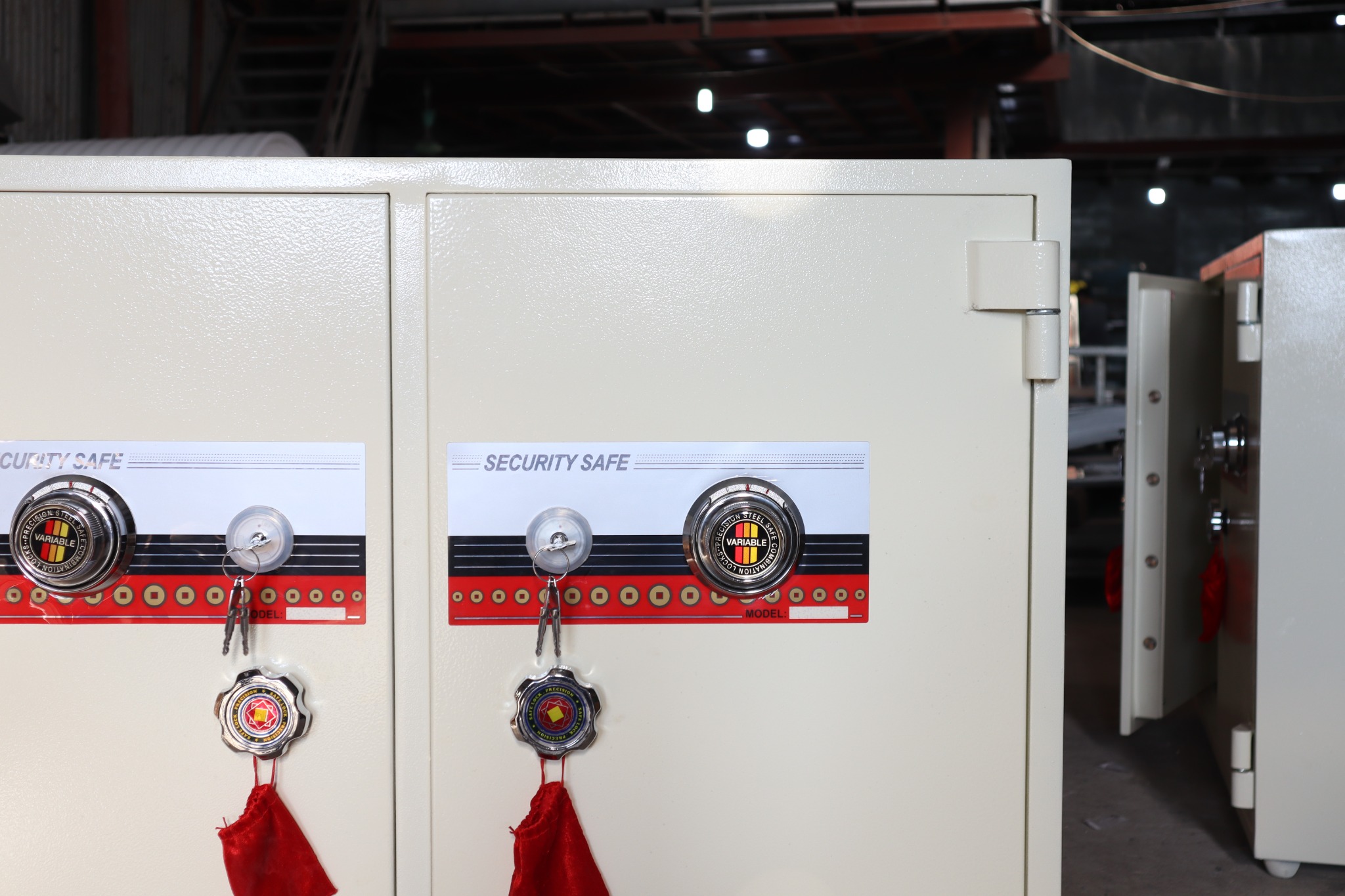 Tủ hồ sơ hàng đặt cao cấp cho cơ quan công ty, tiệm vàng, văn phòng