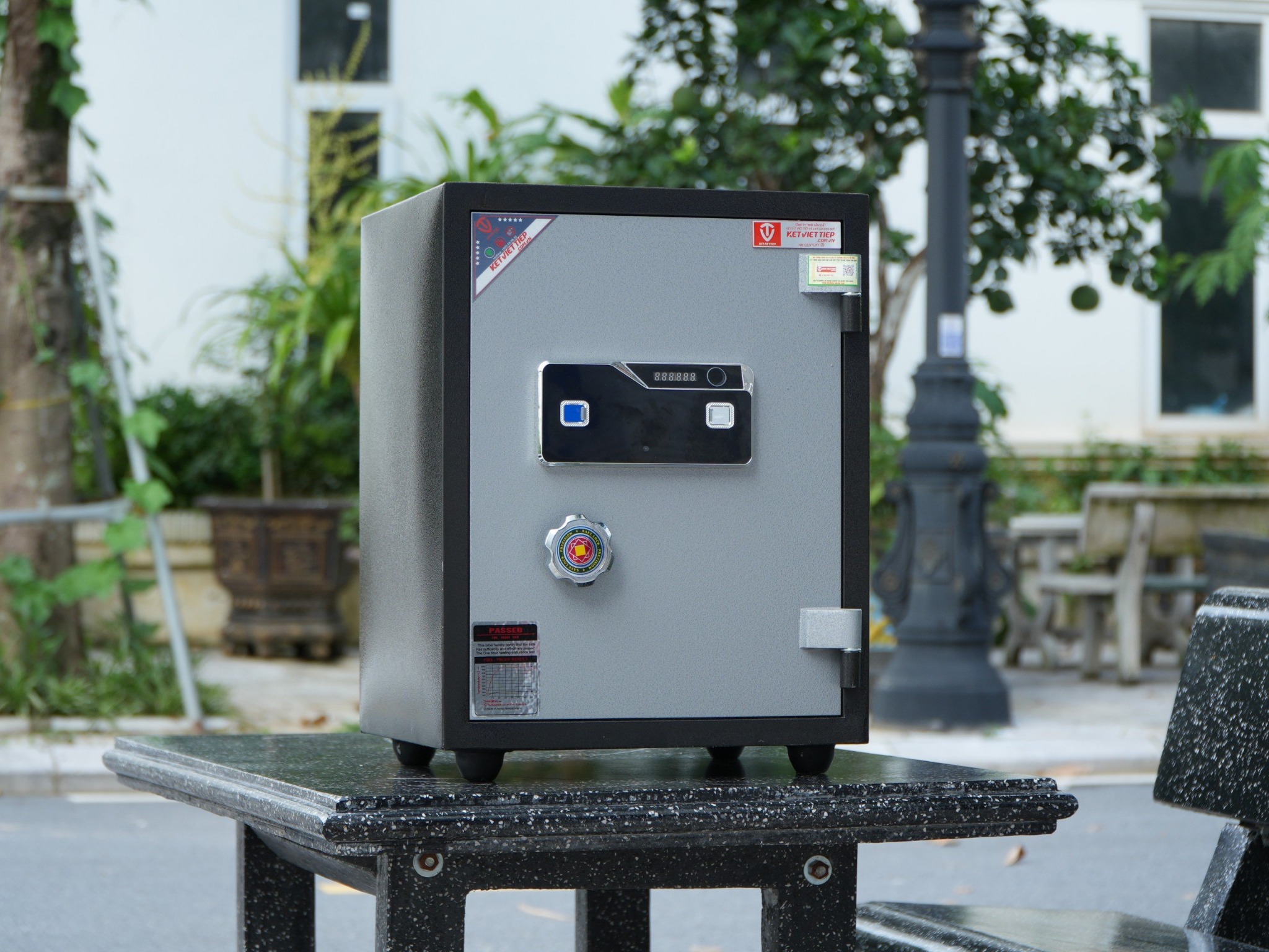 Két Sắt Việt Tiệp Vân Tay Điện Tử KVT55VTDT Chống Cháy