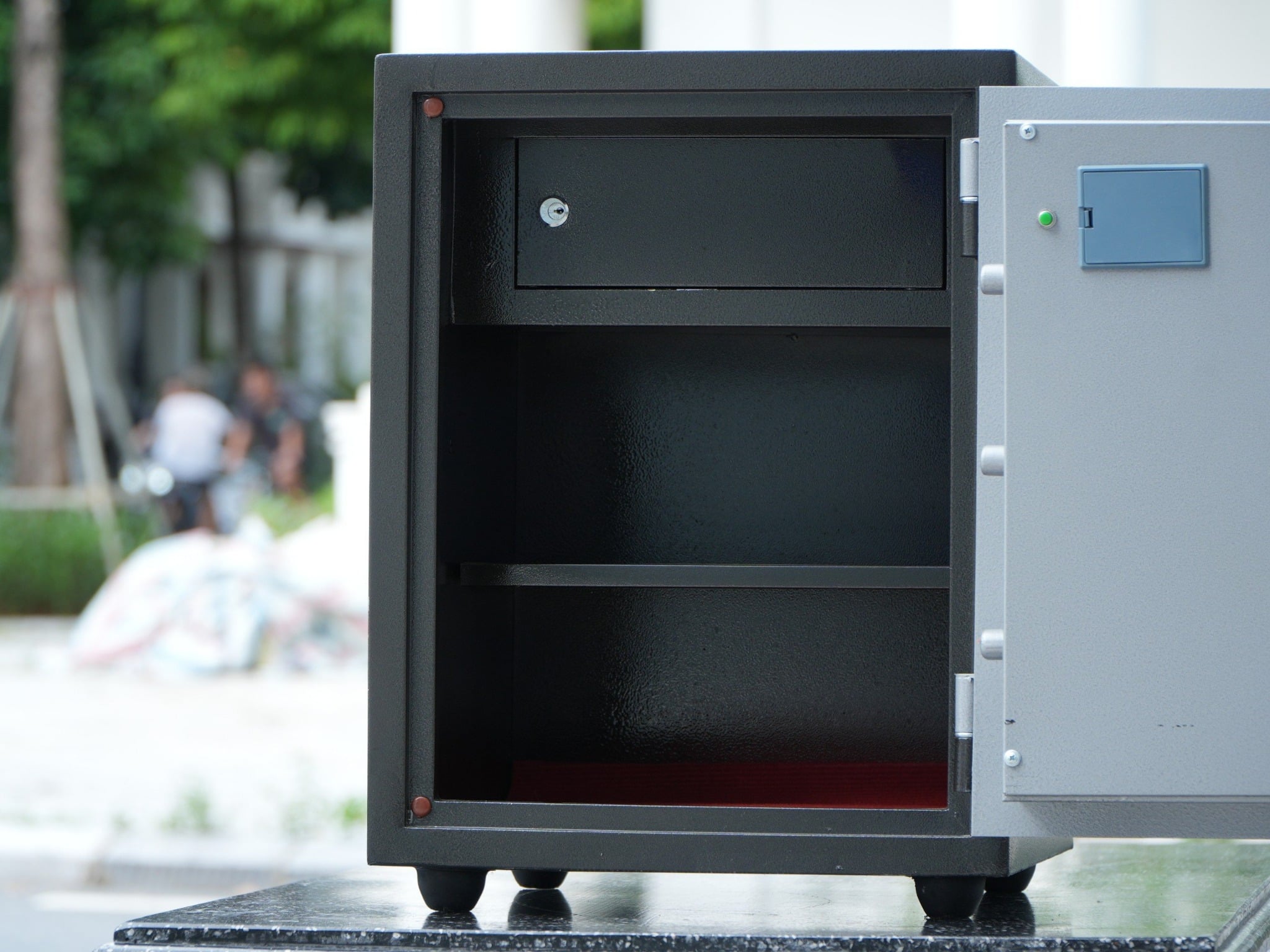 Két Sắt Việt Tiệp Vân Tay Điện Tử KVT55VTDT Chống Cháy