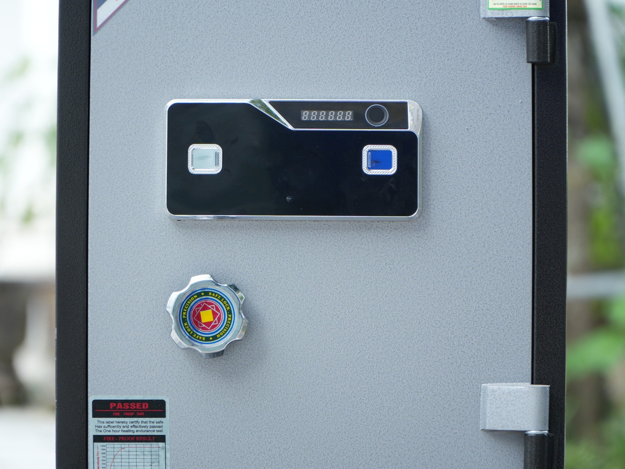 Két Sắt Việt Tiệp Vân Tay Điện Tử KVT55VTDT Chống Cháy