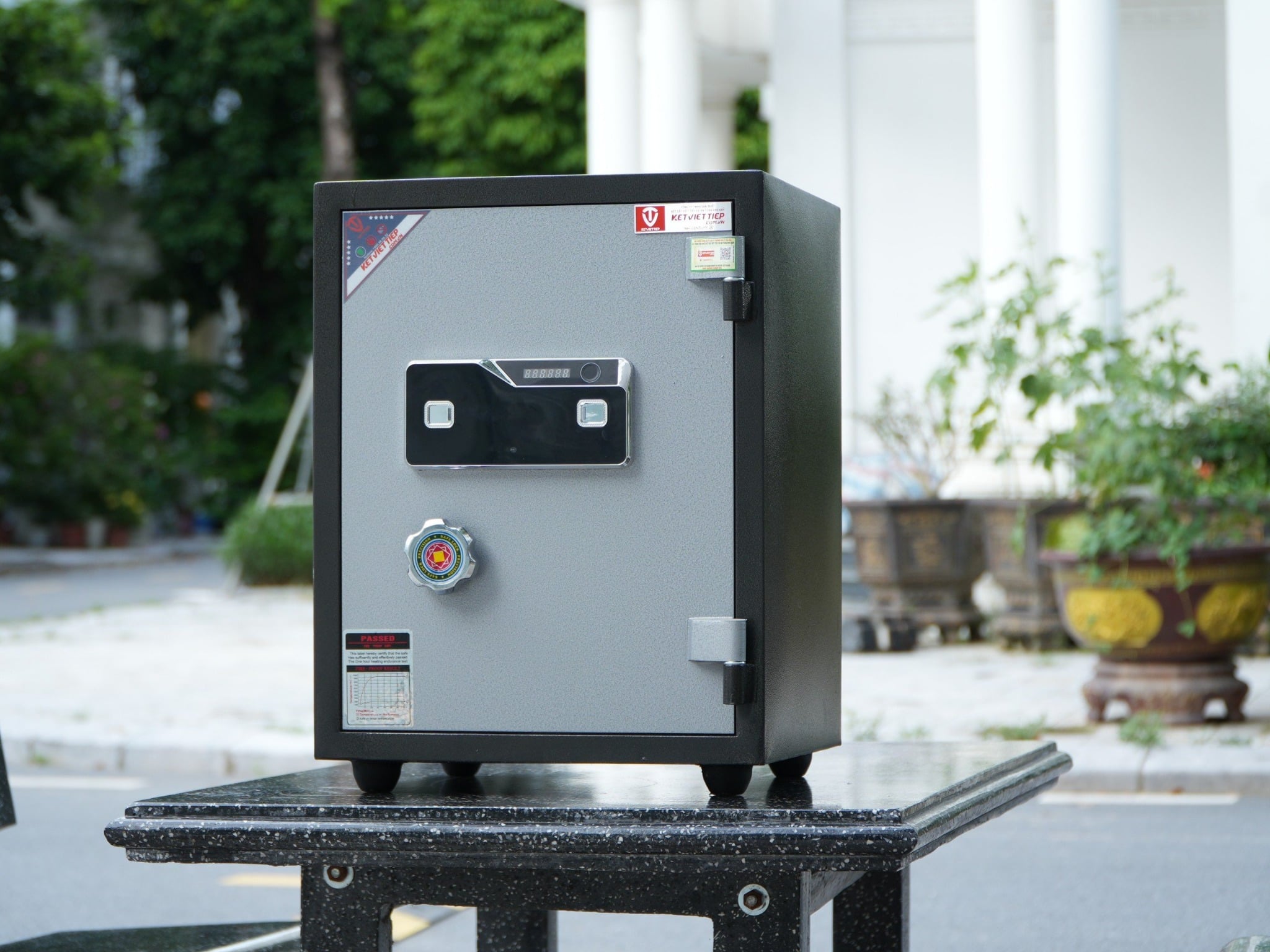 Két Sắt Việt Tiệp Khóa Vân Tay Điện Tử KVT50VTDT, có thông báo chống trộm qua điện thoại