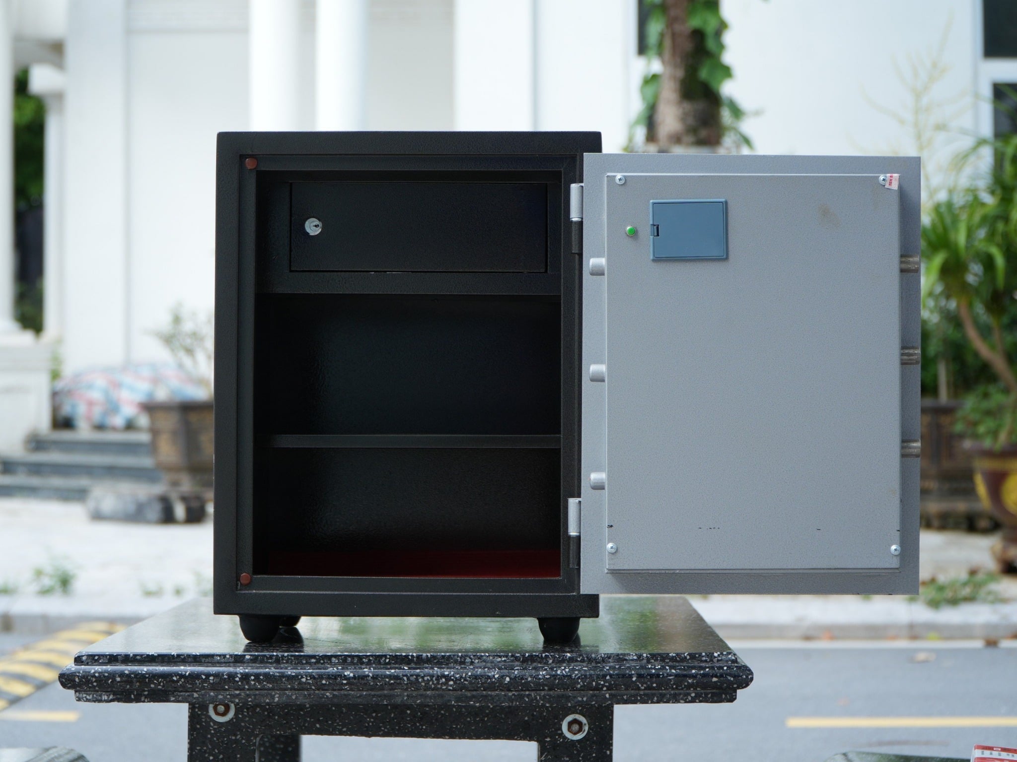 Két Sắt Việt Tiệp Vân Tay Điện Tử KVT55VTDT Chống Cháy