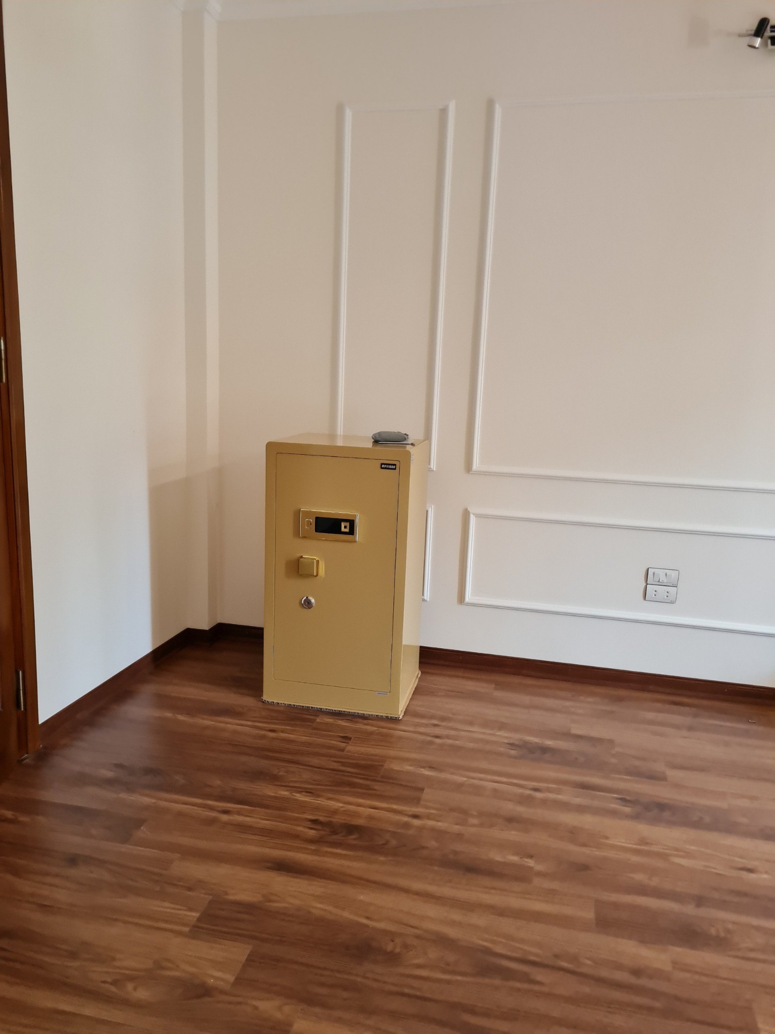 Két Sắt Vân Tay Điện Tử Aifeibao HK-M/D-100-BL công nghệ Đức