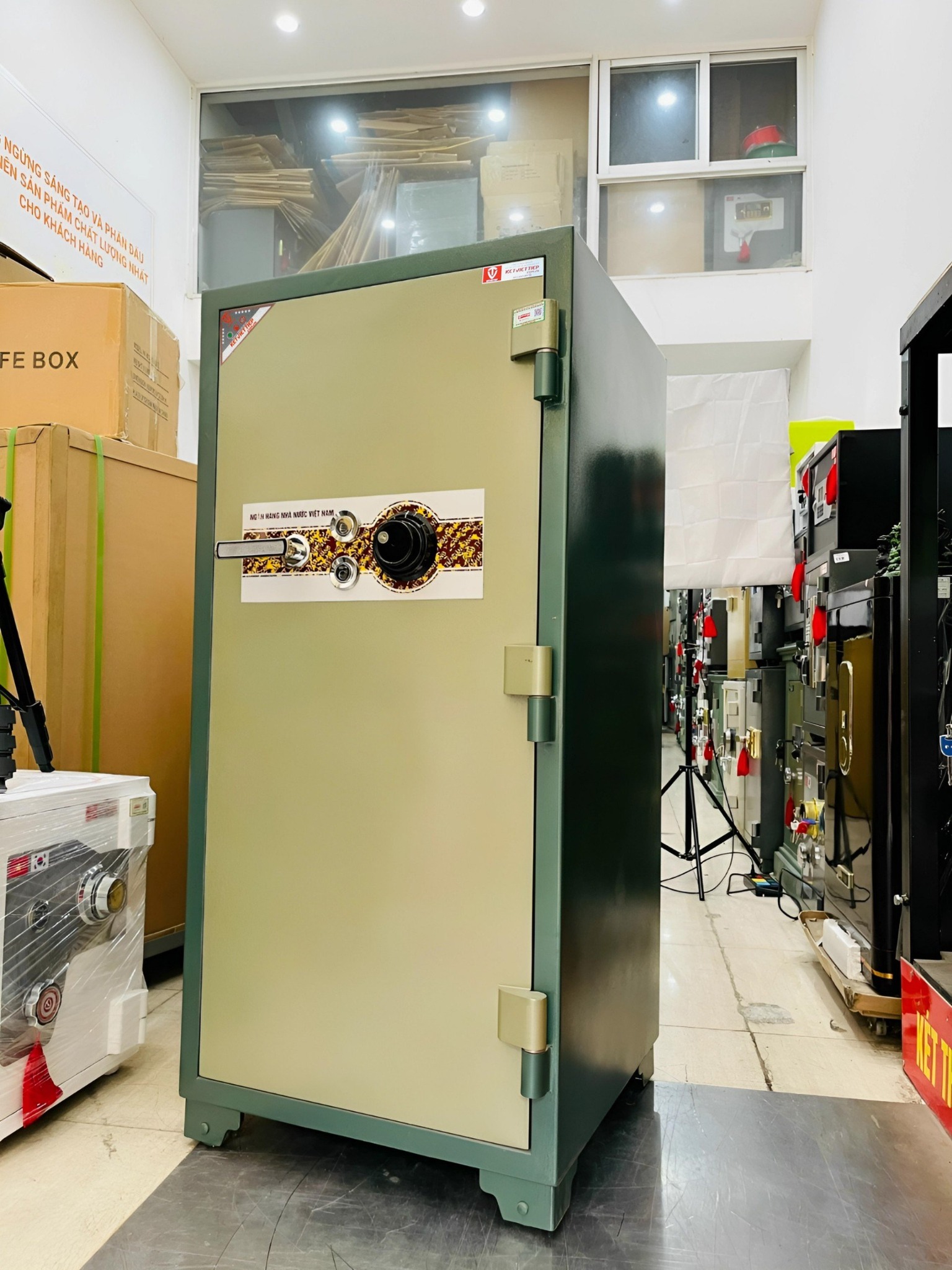 Két sắt ngân hàng Việt Tiệp  BMEC K390 Khóa cơ đổi mã