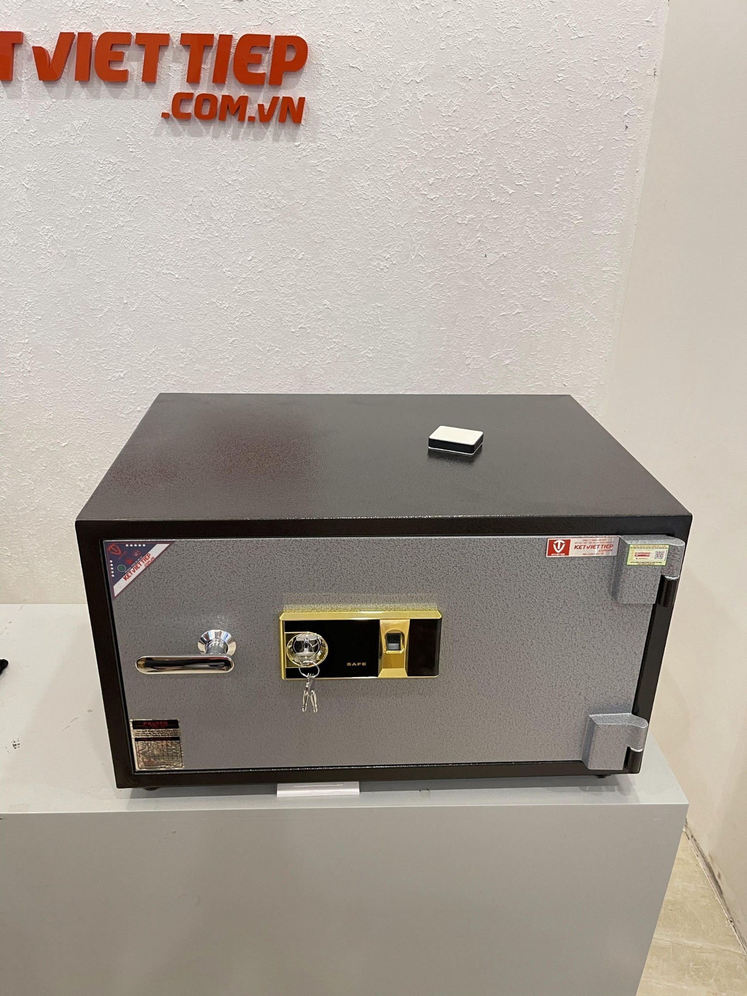 Tủ hồ sơ hàng đặt cho tiệm vàng, cơ quan văn phòng