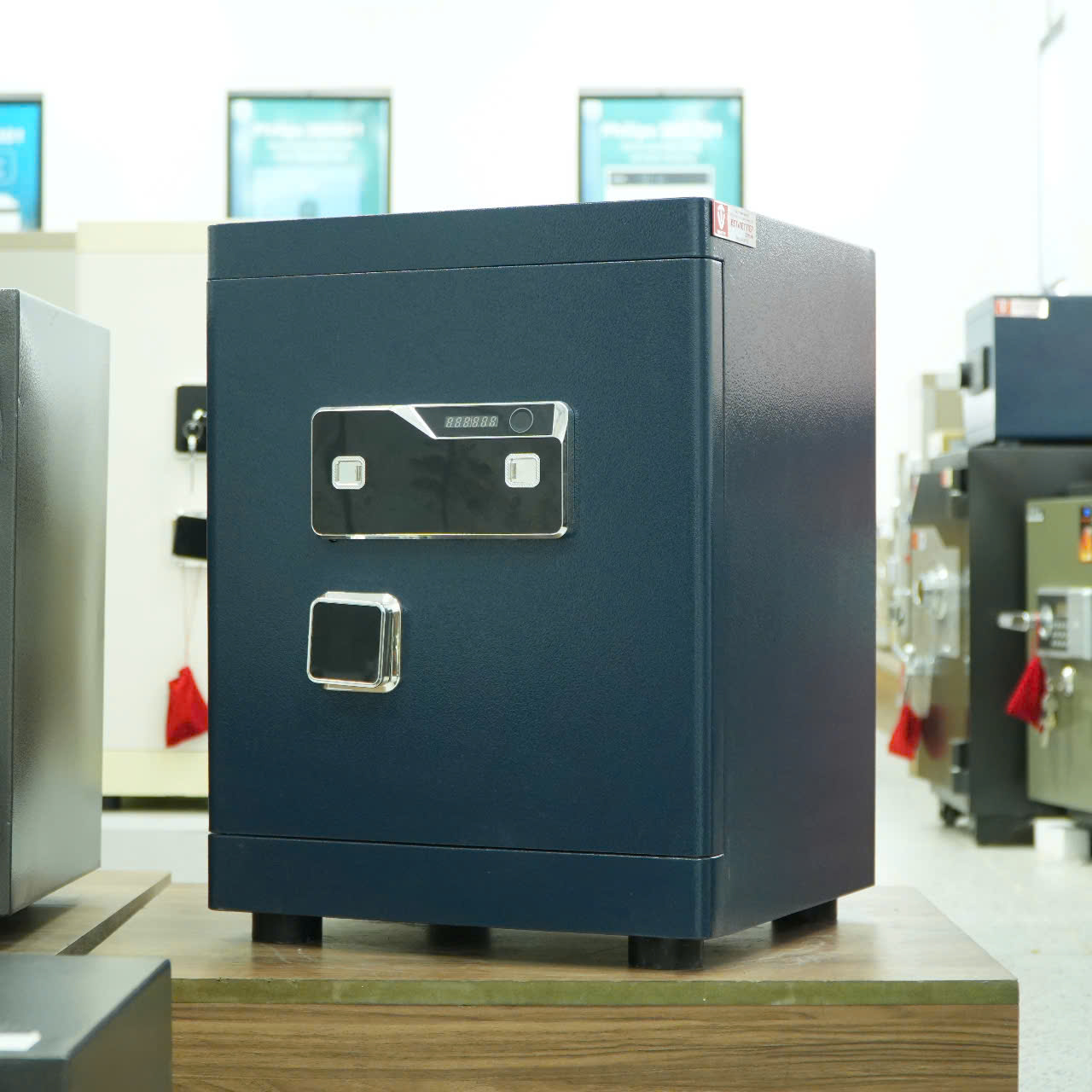 Két sắt Việt Tiệp SPM50 Khoá Vân Tay Điện Tử Kết Nối Thông Minh Về Điện Thoại