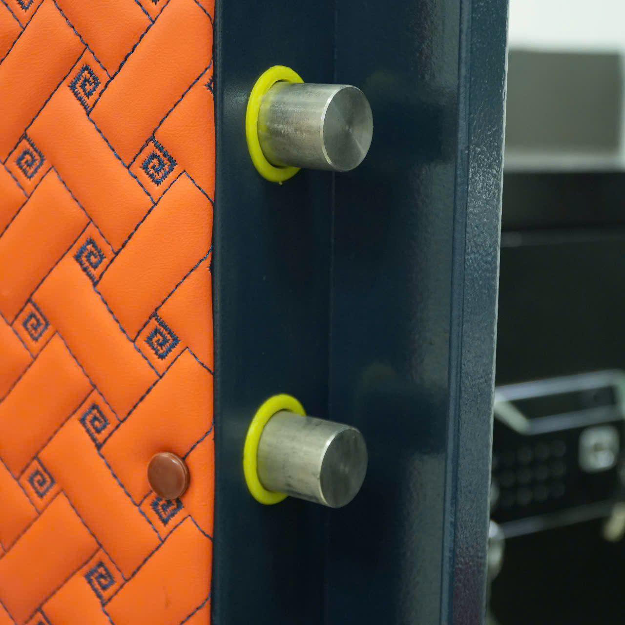 Két sắt Việt Tiệp SPM50 Khoá Vân Tay Điện Tử Kết Nối Thông Minh Về Điện Thoại