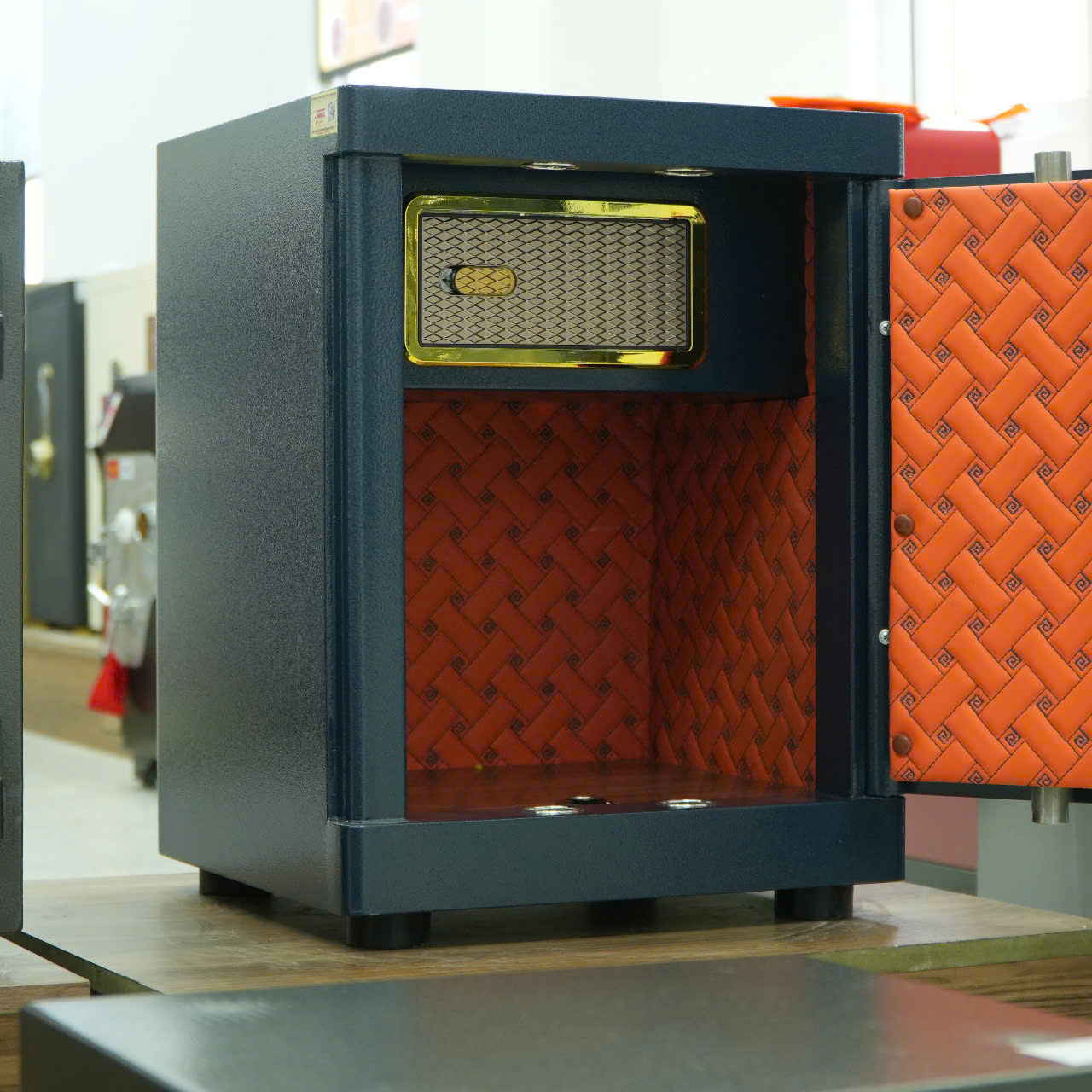 Két sắt Việt Tiệp SPM50 Khoá Vân Tay Điện Tử Kết Nối Thông Minh Về Điện Thoại