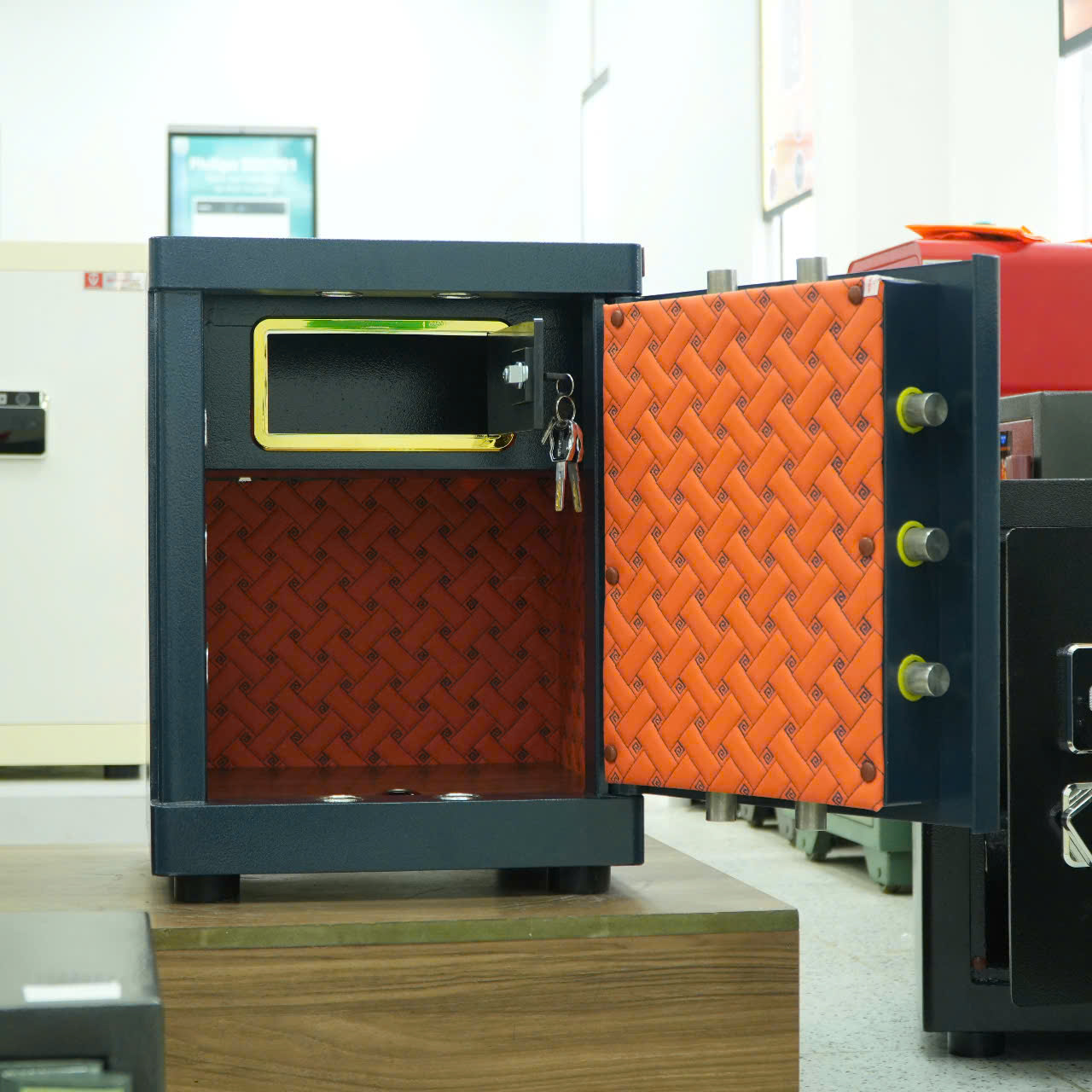 Két sắt Việt Tiệp SPM50 Khoá Vân Tay Điện Tử Kết Nối Thông Minh Về Điện Thoại