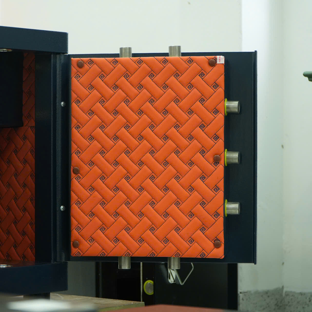 Két sắt Việt Tiệp SPM50 Khoá Vân Tay Điện Tử Kết Nối Thông Minh Về Điện Thoại