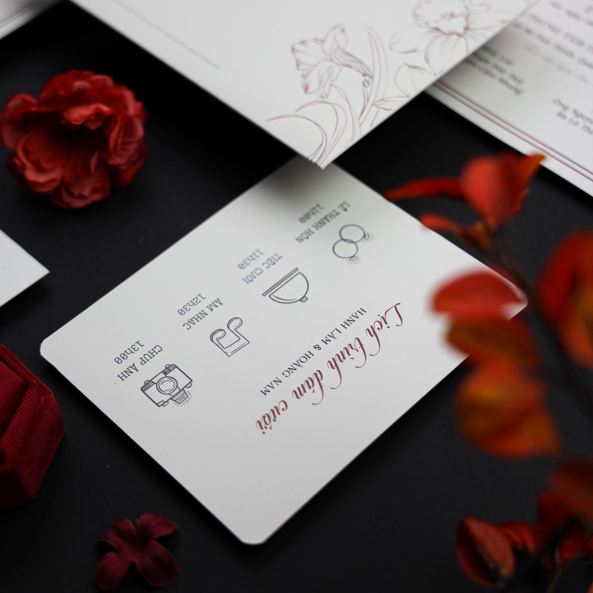  Thiệp Cưới Tối Giản Hoa Lá Sắc Đỏ ∞ TD-A0038 