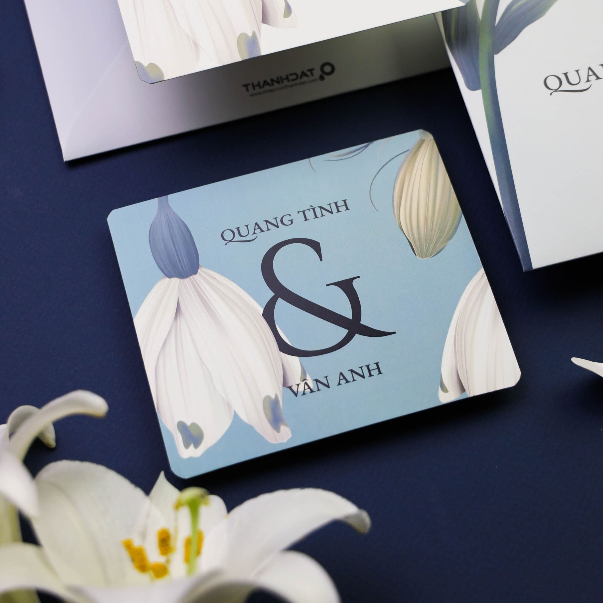  Thiệp Cưới Màu Xanh Nhẹ Nhàng – Gentle Blue Wedding Card ∞ TD-B0036 