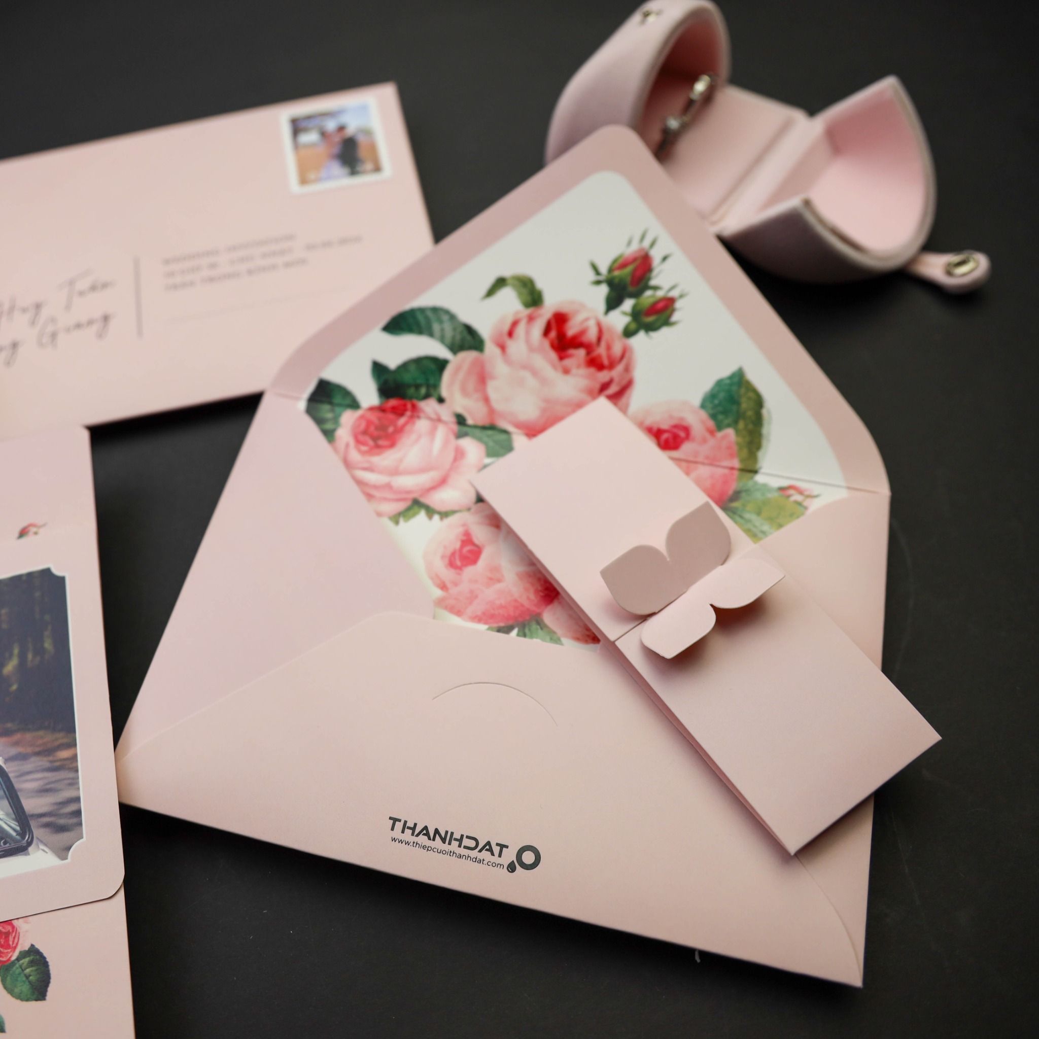  Thiệp Cưới Hoa Hồng Nồng Nàn – Blooming Love Invitation ∞ TD-B0026 