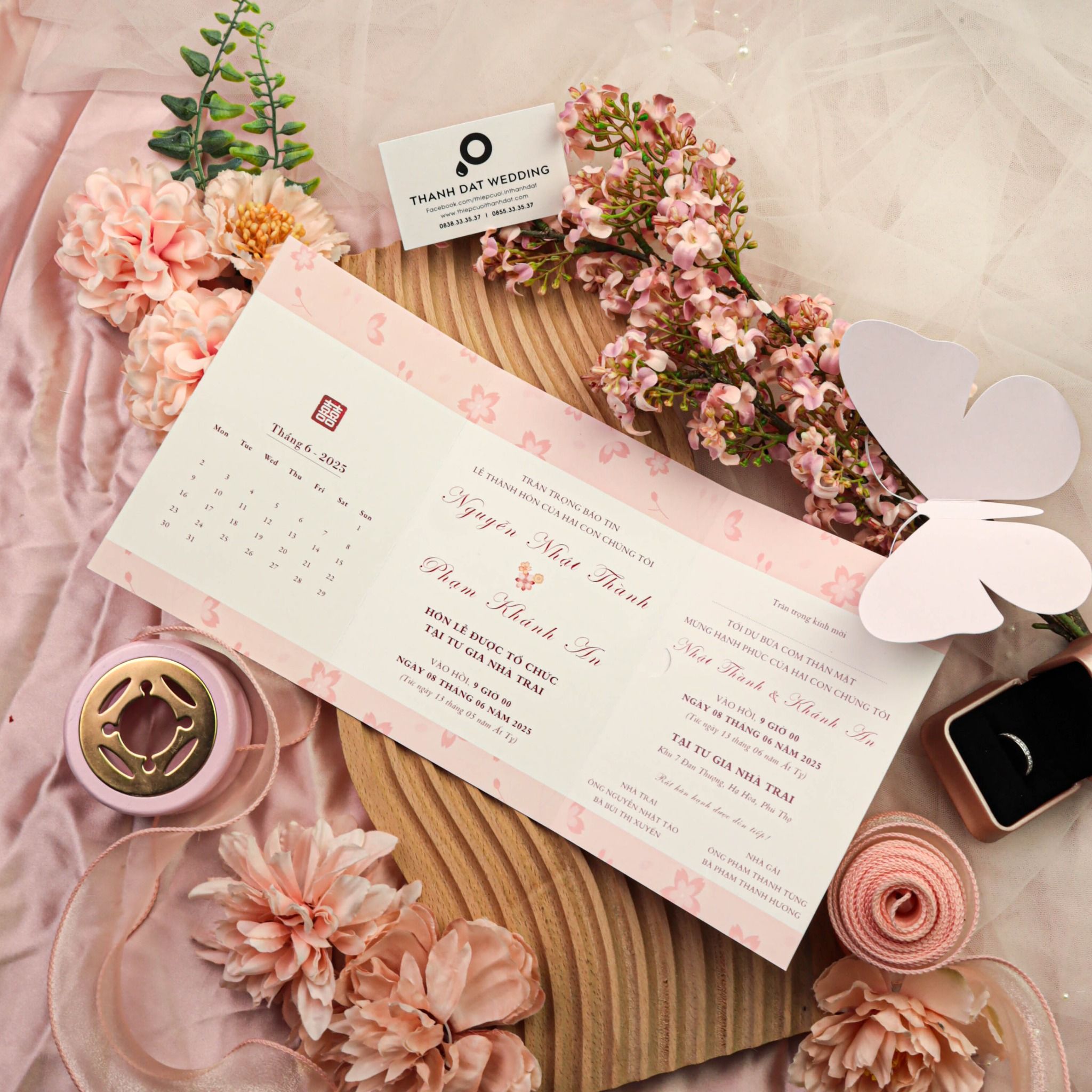  Thiệp Cưới Hoa Đào Truyền Thống Với Tone Màu Hồng Lãng Mạn ∞ TD-XD0002 