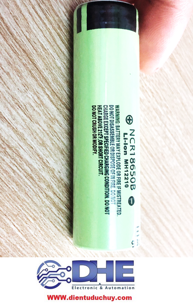 1 PIN SẠC 18650 PANASONIC ( ĐẦU LỒI ) - 2000maH - 3.7V - DÒNG XẢ LIÊN TỤC 5A