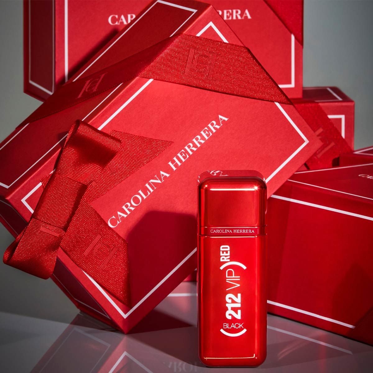 Carolina herrera black. Carolina Herrera 212 VIP Red. Carolina Herrera 212 (Red) VIP Black. Carolina Herrera 212 VIP Rose Red. 212 VIP Carolina Herrera красные.