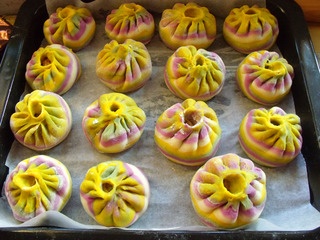 banh-bao-ngu-sac-1-144131985-xahoi.com.vn-1465613957
