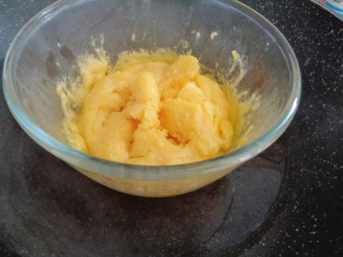 banh-deo-nhan-custard-2-480x360