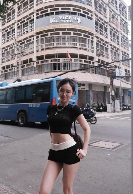  Áo thun xuyên thấu sexy tôn dáng LYAS kèm bra không mút 