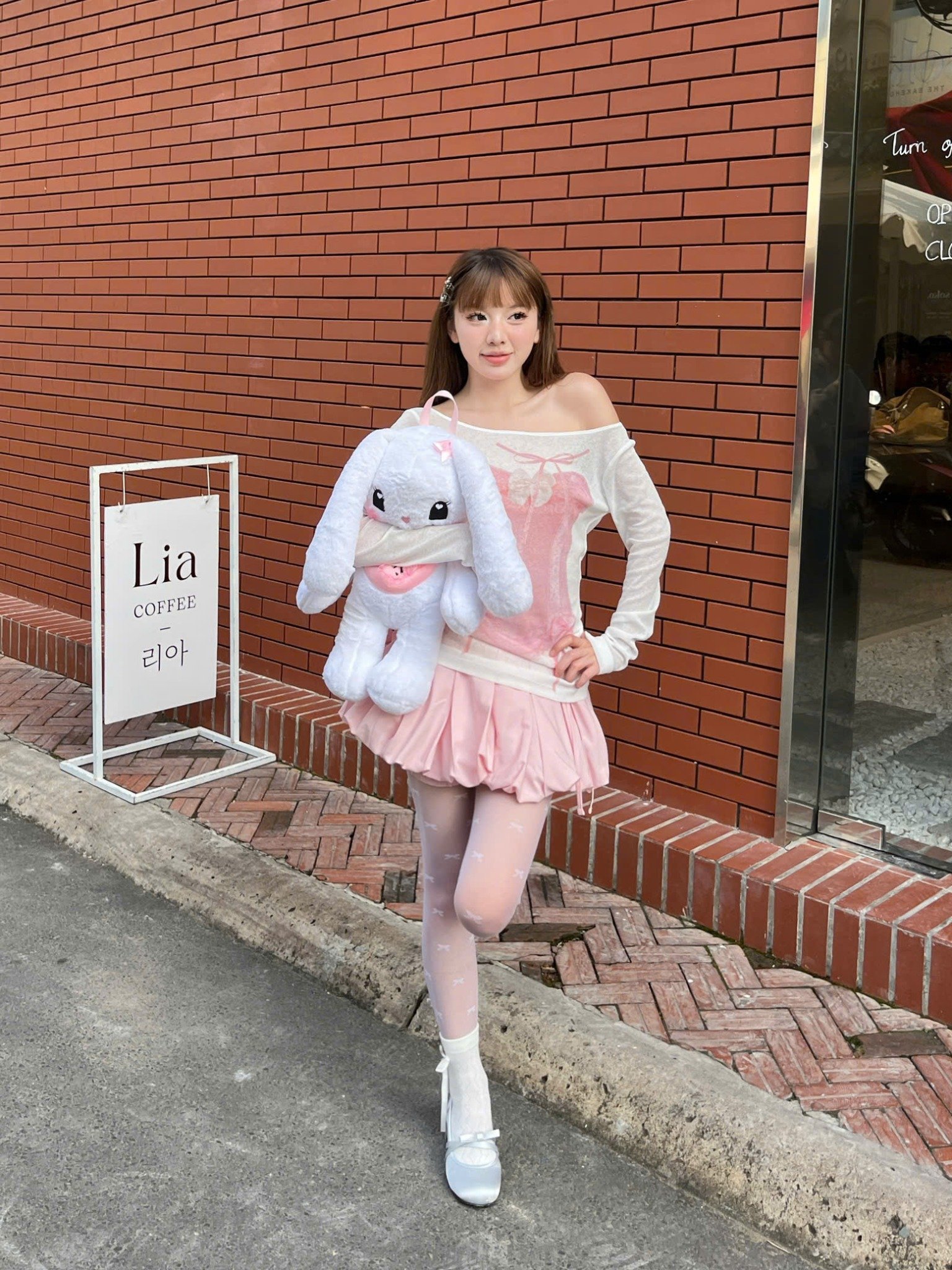 Balo gấu bông Jennie Babe hình thỏ trắng trái tim dây quai đeo Kill System 