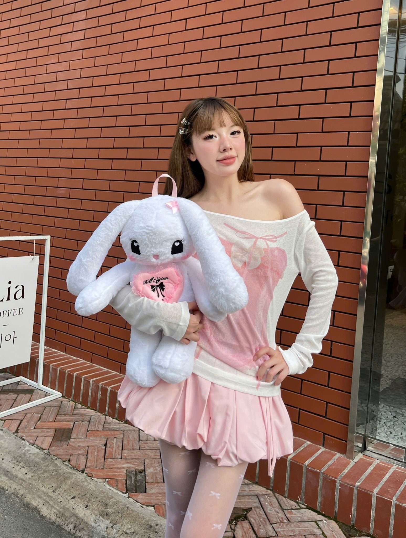  Balo gấu bông Jennie Babe hình thỏ trắng trái tim dây quai đeo Kill System 