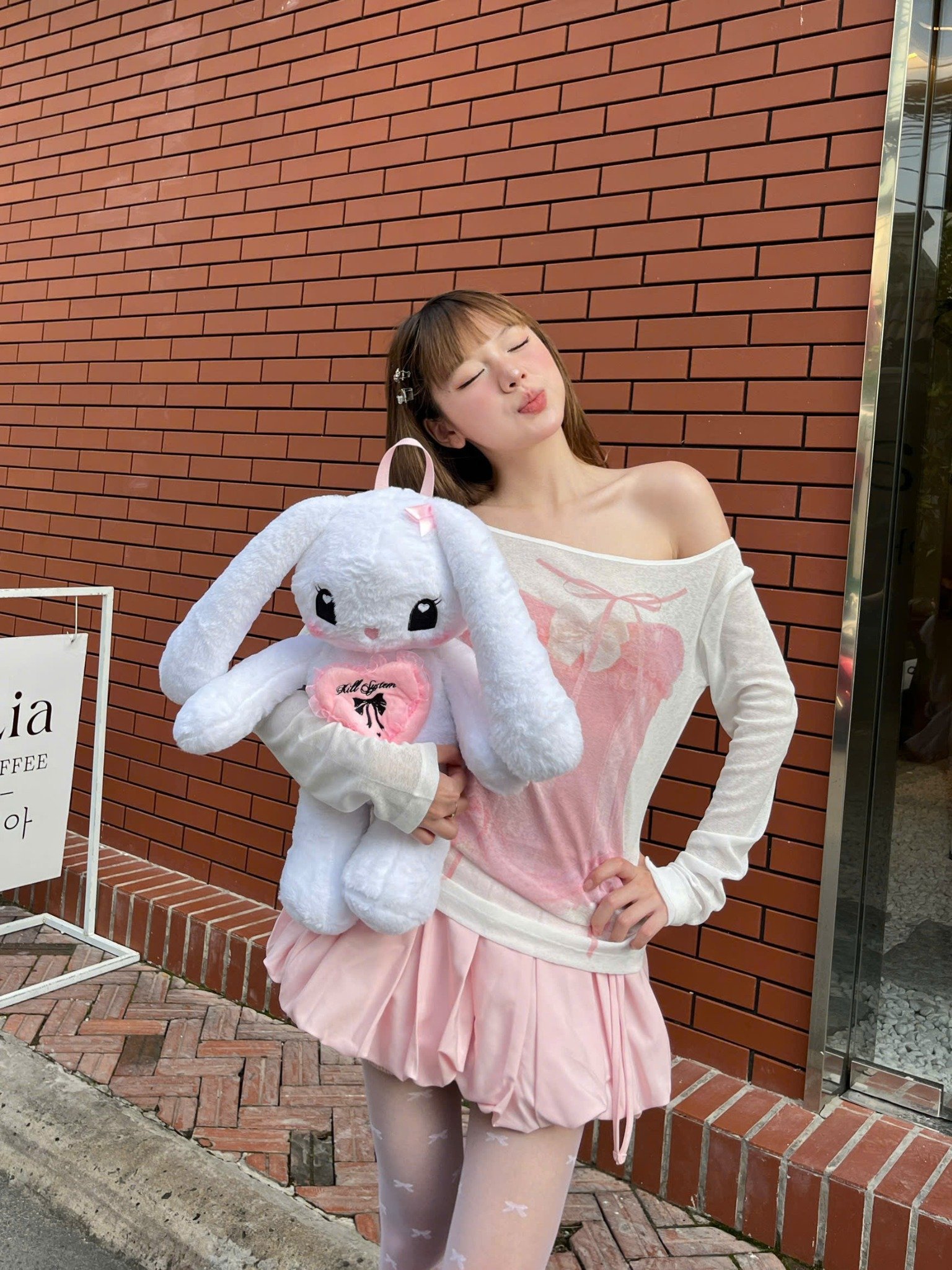  Balo gấu bông Jennie Babe hình thỏ trắng trái tim dây quai đeo Kill System 