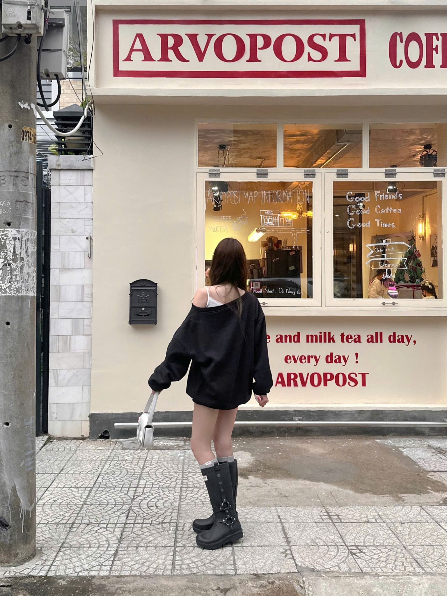  Áo sweater nỉ bông lệch vai 17 Seventeen hình may nổi killsystem 