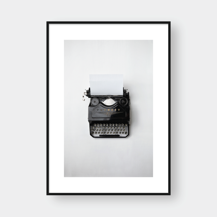  VINTAGE TYPEWRITER 