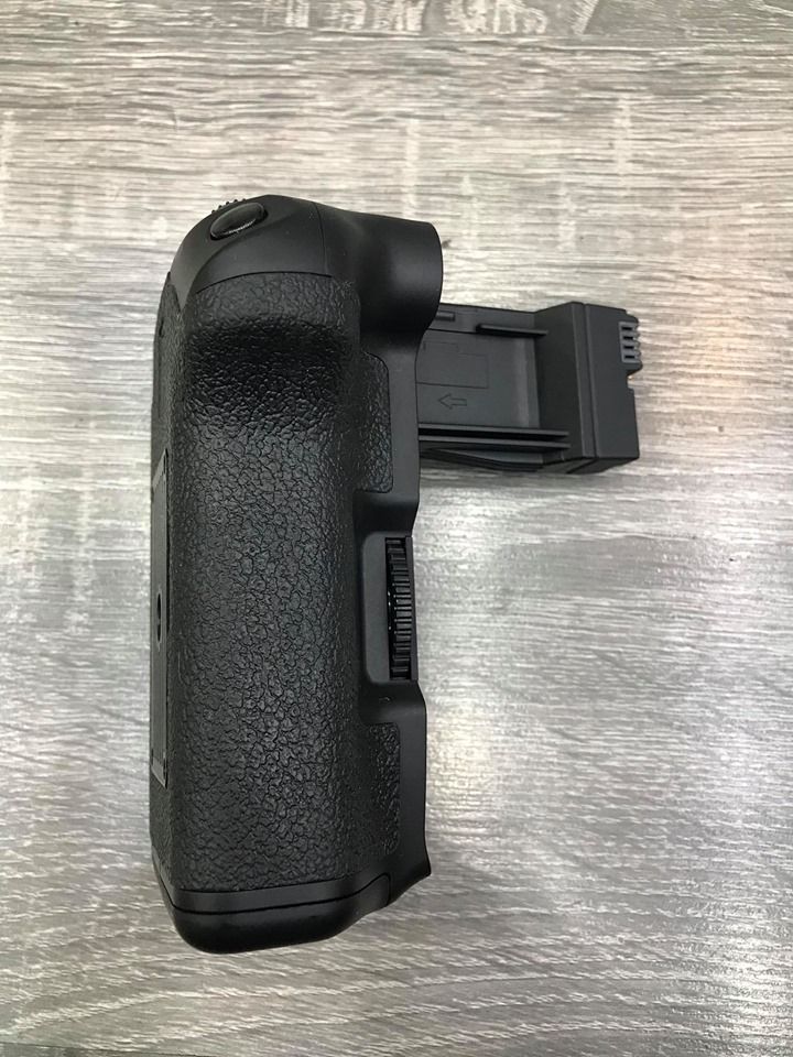  Grip Pixel Vertax E8 Cũ 