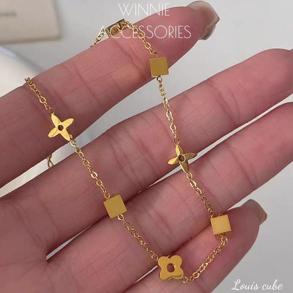  Lắc tay Titan Louis Cube 