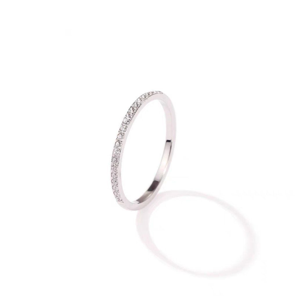  Nhẫn titan viền đá mảnh B 