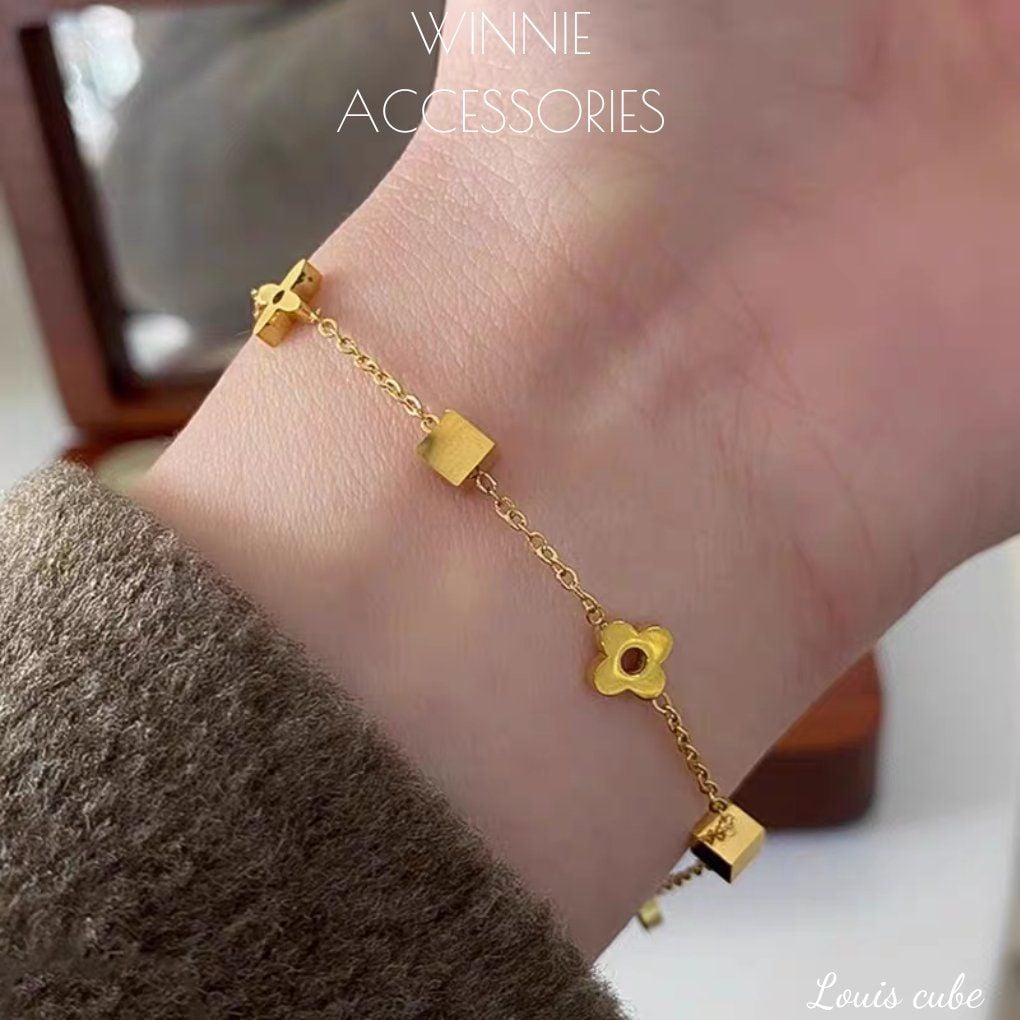  Lắc tay Titan Louis Cube 