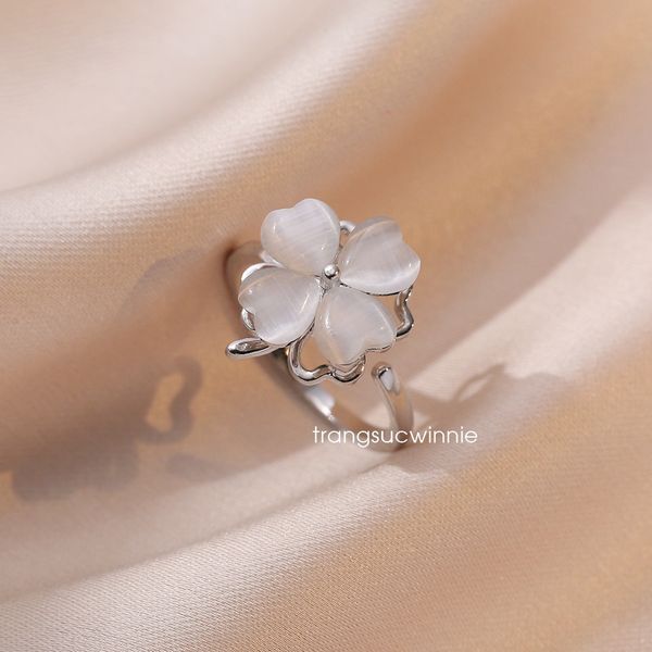  Nhẫn titan Clover opal xoay 