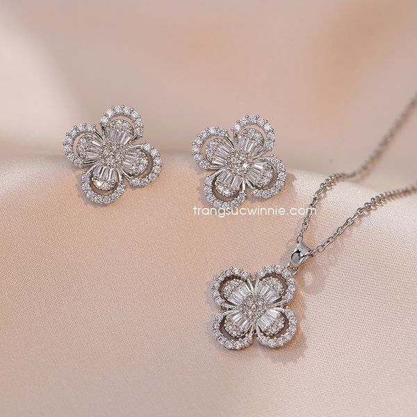  Hoa tai titan Hoa viền 