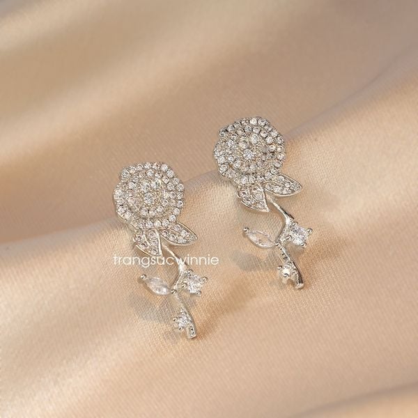  Hoa tai titan Tường Vy 