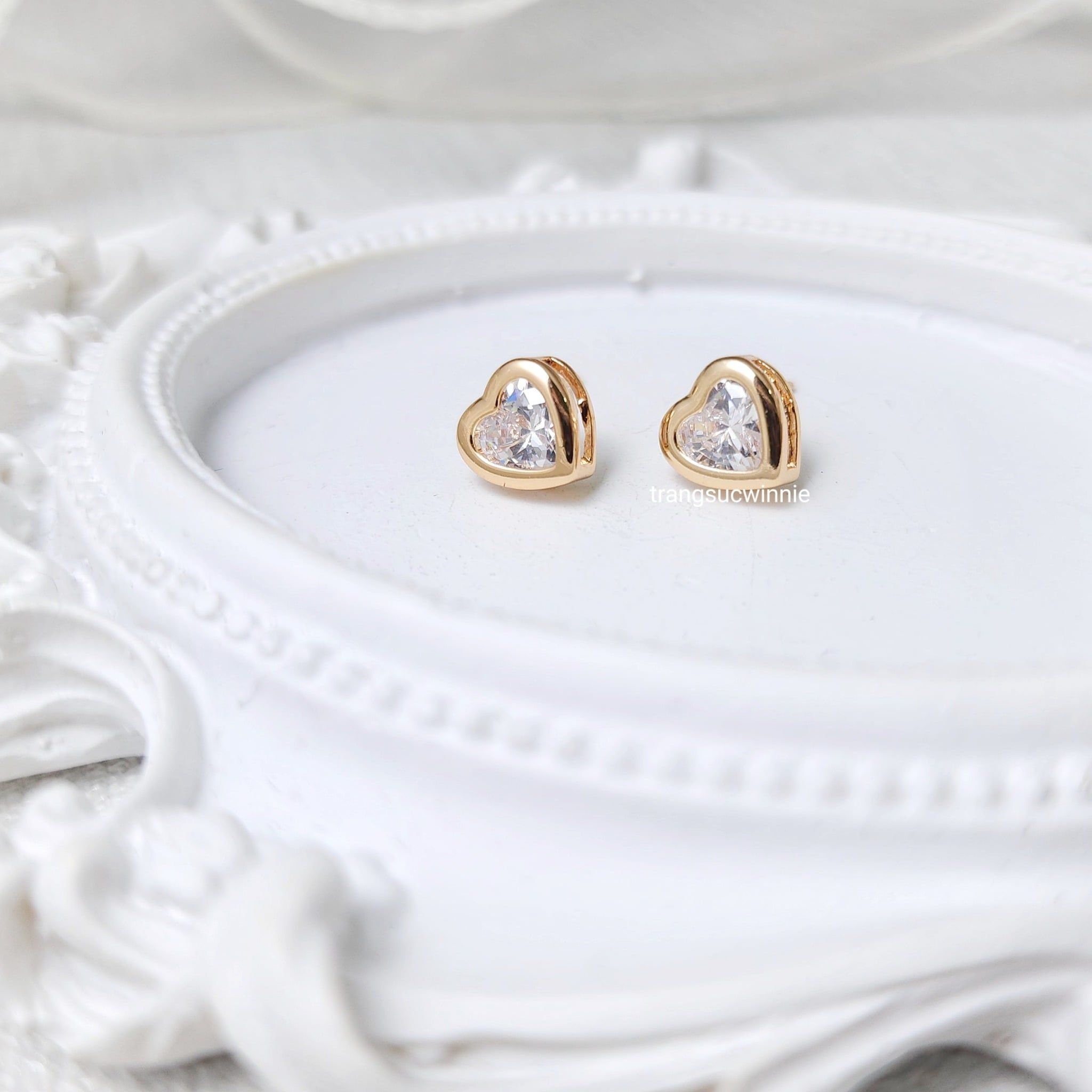  Hoa tai titan Color heart Trắng 