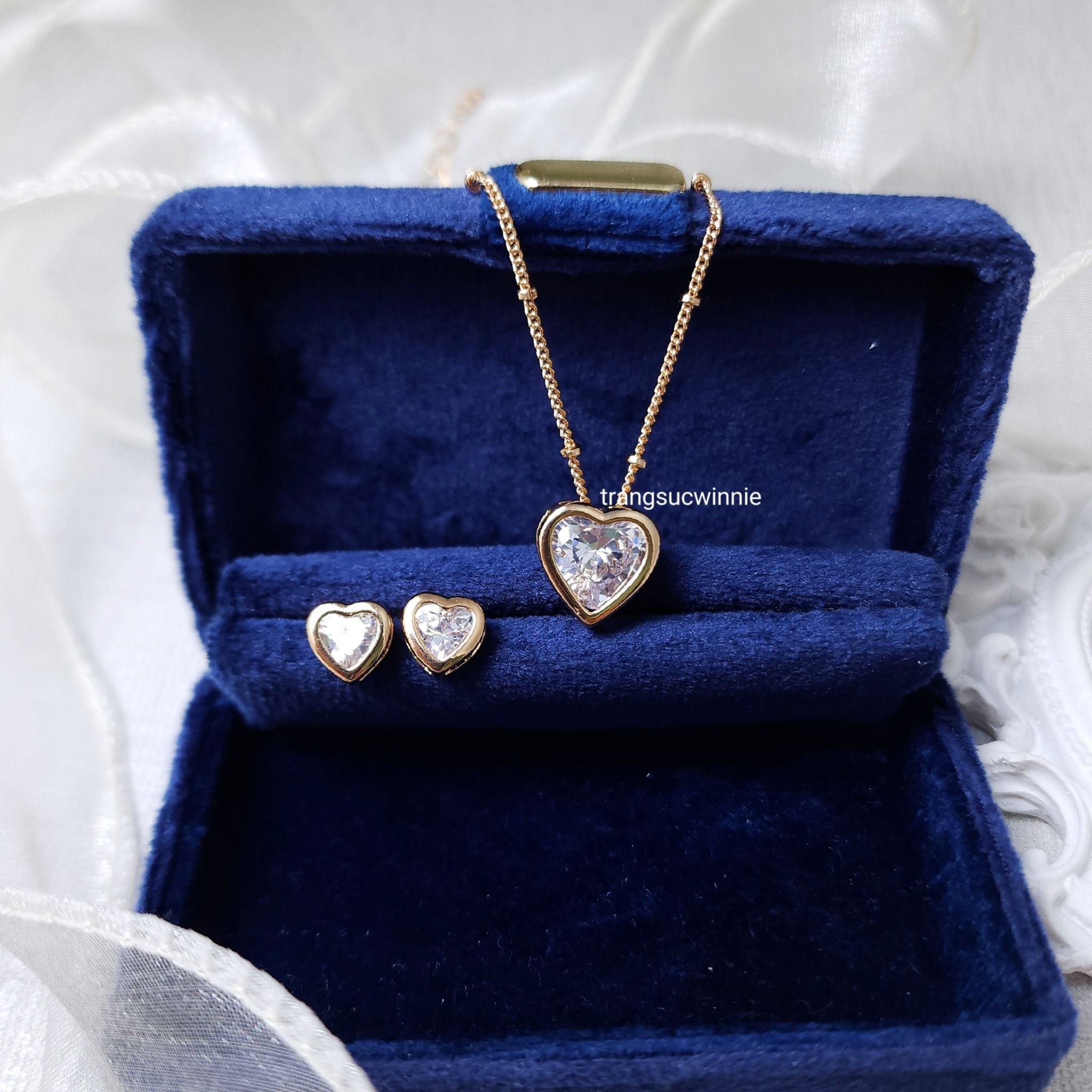  Hoa tai titan Color heart Trắng 