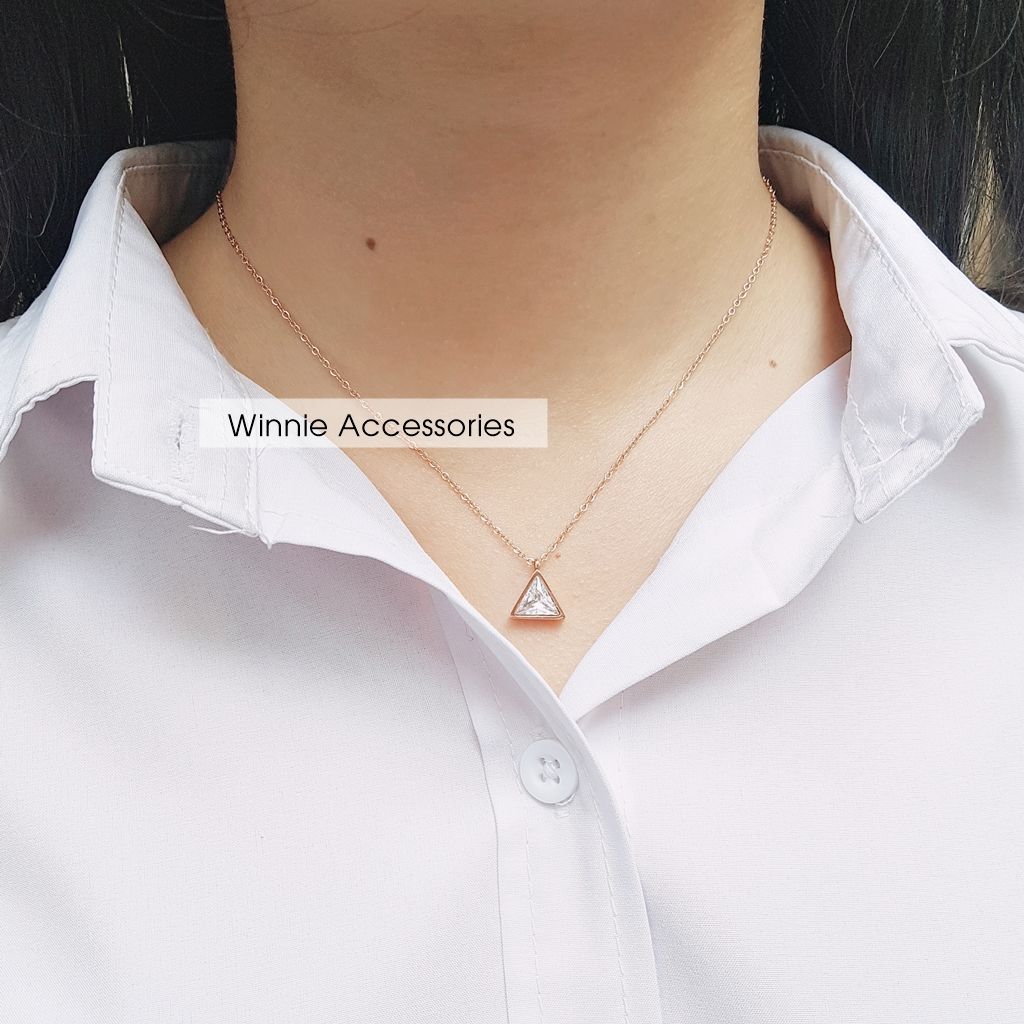  Dây chuyền titan tam giác đá (Vàng hồng) 