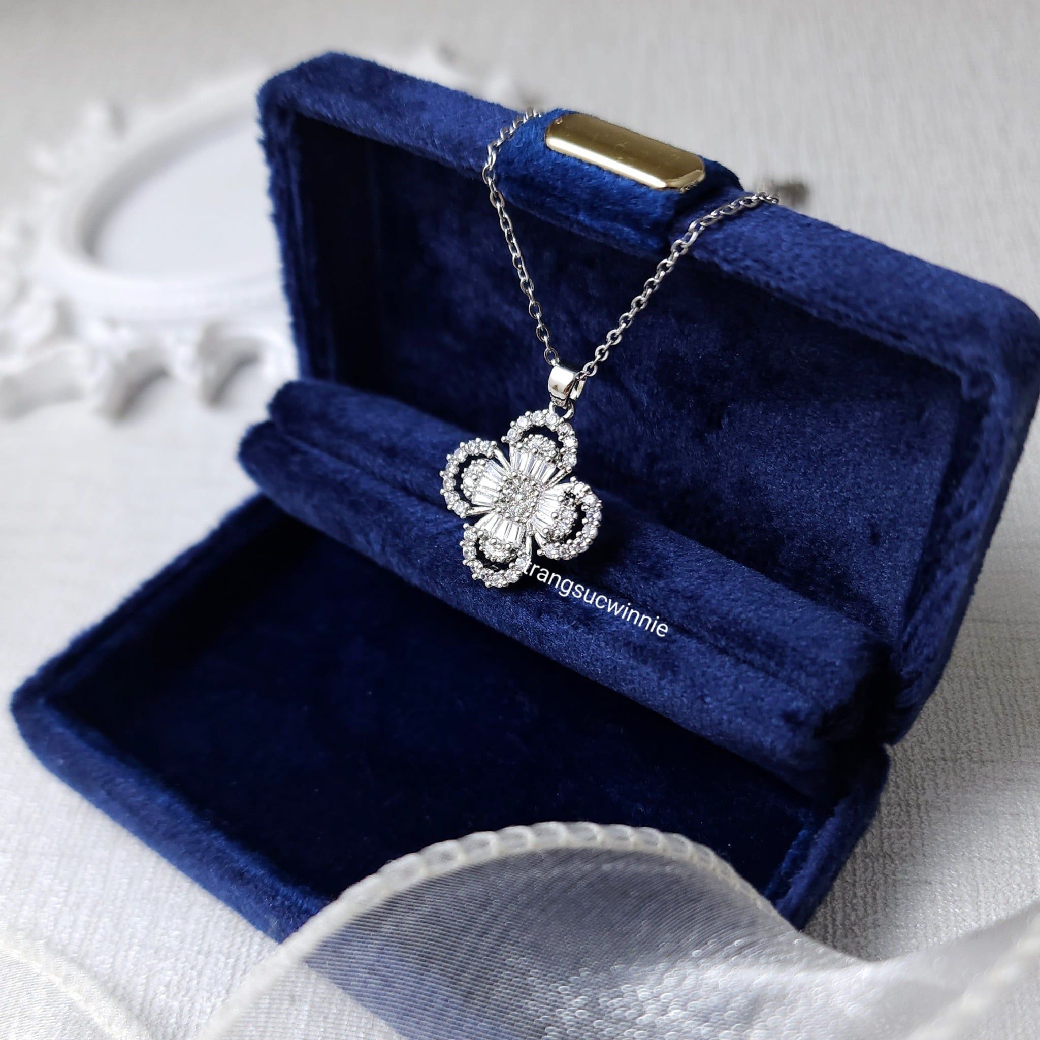  Dây chuyền titan Hoa viền 