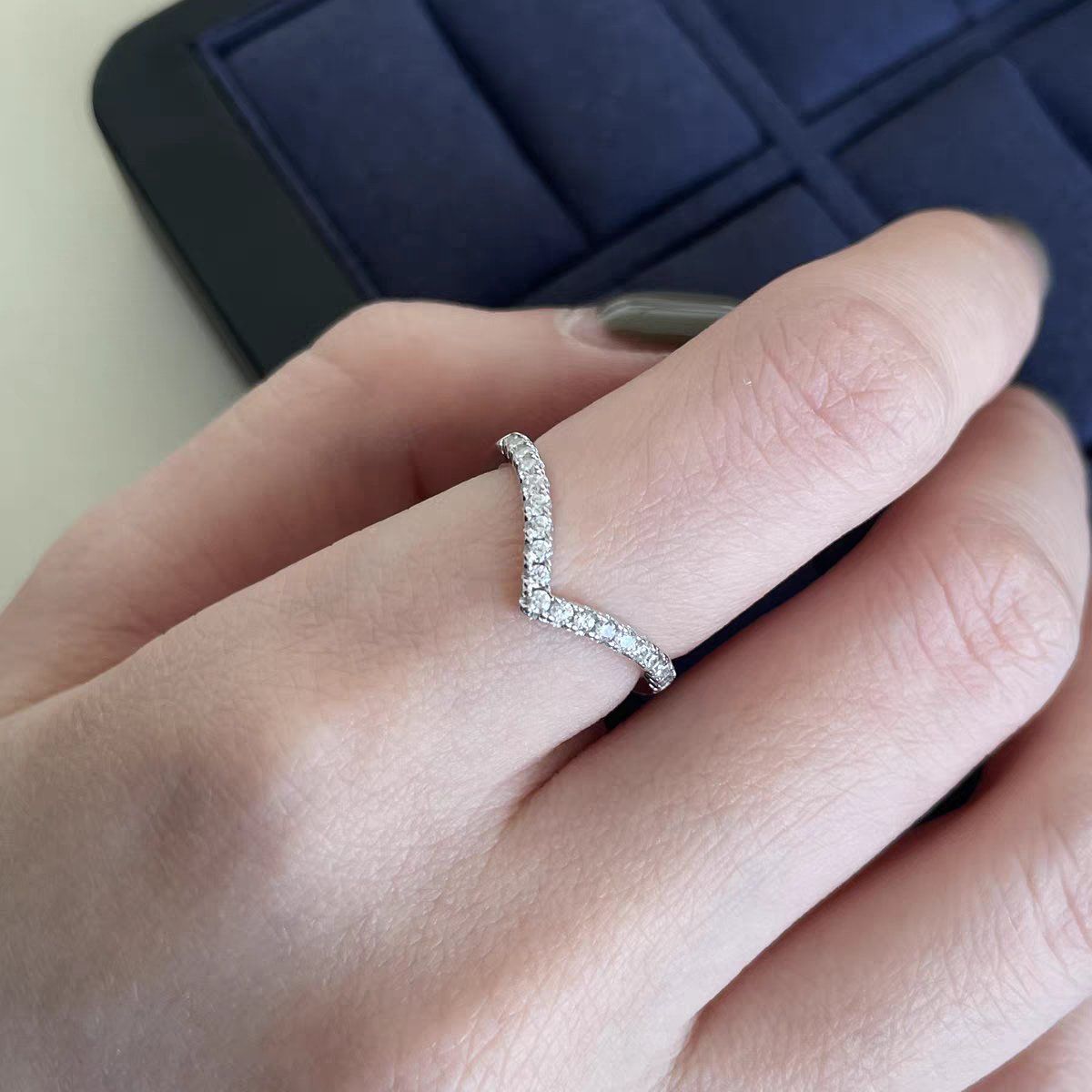  Nhẫn titan V line B 