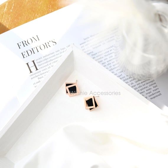  Hoa tai titan 2square - Đ 